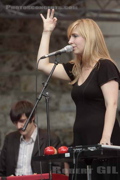 BARBARA CARLOTTI - 2008-07-25 - PARIS - Paris Plage (Pont de Sully) - 